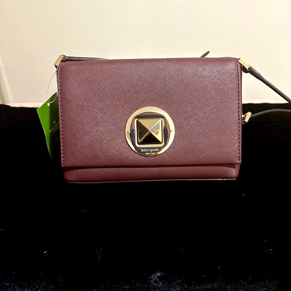 Kate Spade New York
NEWBURY LANE SALLY CROSSBODY